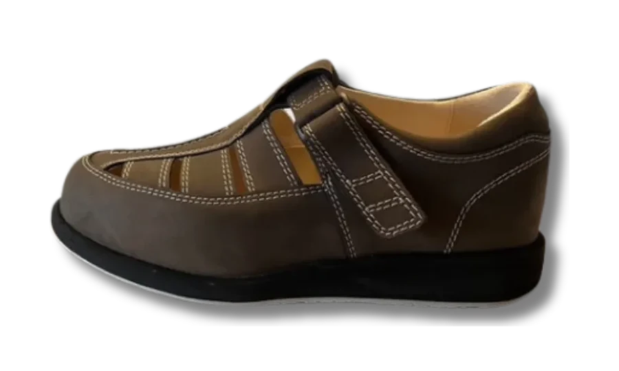 Handgefertigter orthopädischer Maßschuh aus der Werkstatt von progangart, Meisterbetrieb Achim Gaab in Mauer bei Heidelberg