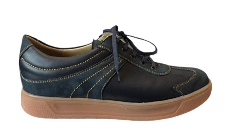 Handgefertigter orthopädischer Maßschuh in Dunkelblau mit Ledersohle, progangart, Meisterbetrieb Achim Gaab in Mauer bei Heidelberg